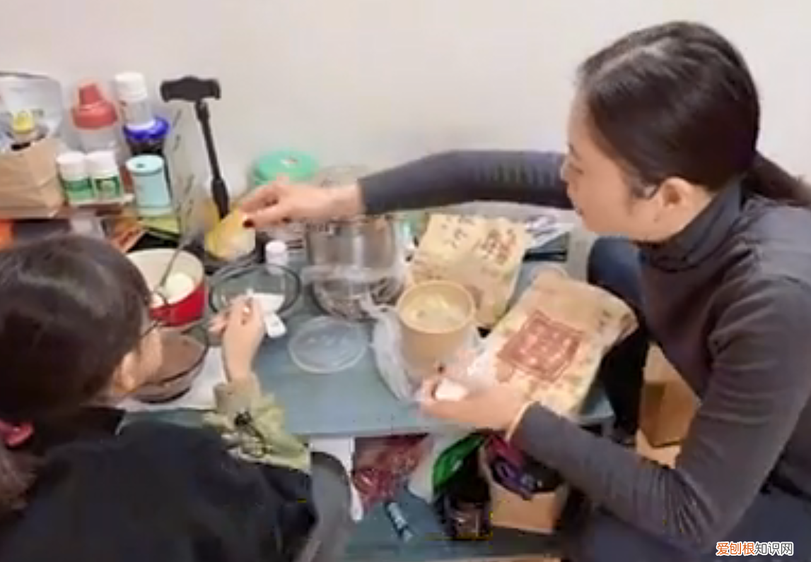 女子开车30公里给老公前妻女儿送饭,相处5年关系融洽