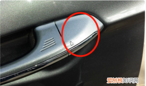 宝马x5钥匙没电怎么启动