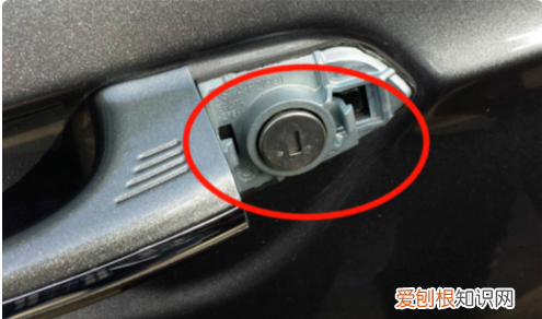 宝马x5钥匙没电怎么启动