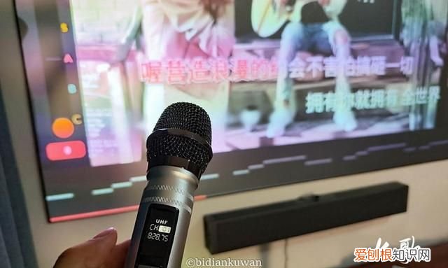 回音壁音响跟投影仪怎么连接