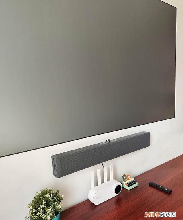 回音壁音响跟投影仪怎么连接