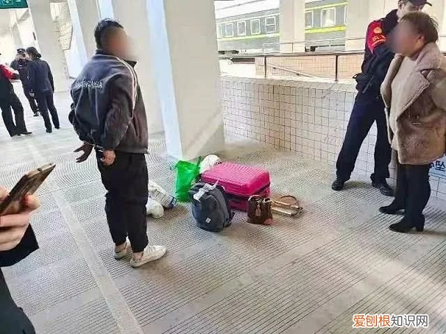 蘭州開往溫州列車上：夫妻借奶粉被查出嬰兒是買的