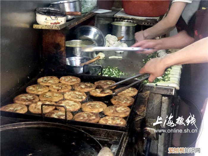 上海蔥油餅?zāi)募易钣忻?
onload=