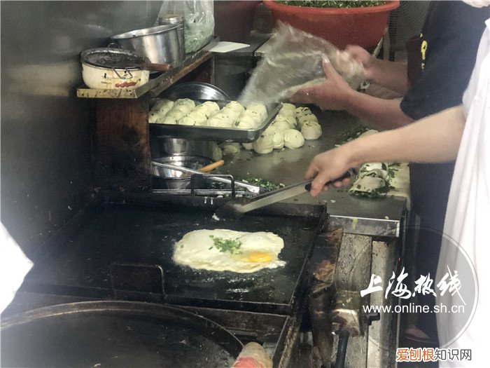 上海蔥油餅?zāi)募易钣忻?
onload=