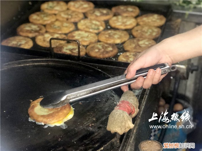 上海蔥油餅?zāi)募易钣忻?
onload=