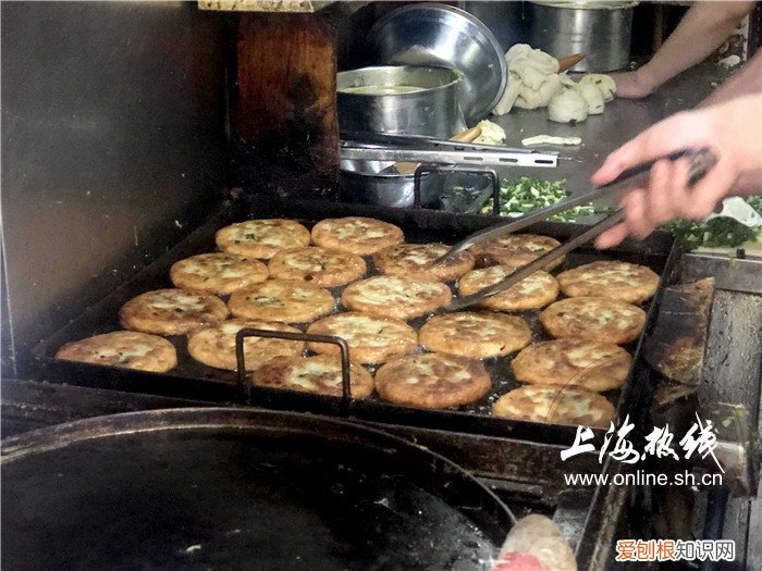 上海蔥油餅?zāi)募易钣忻?
onload=