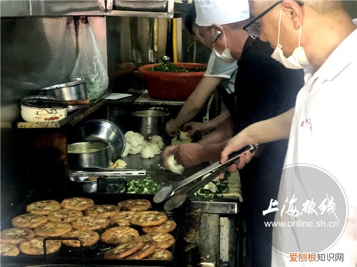 上海蔥油餅?zāi)募易钣忻?
onload=