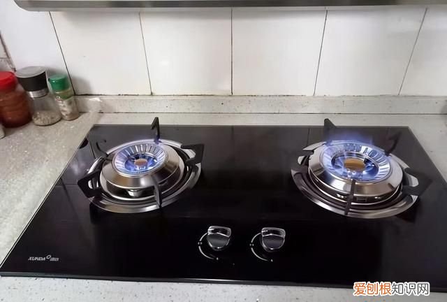 燃?xì)庠钭筮厸]有火右邊火小 燃?xì)庠钚』痤^是不是都在左側(cè)