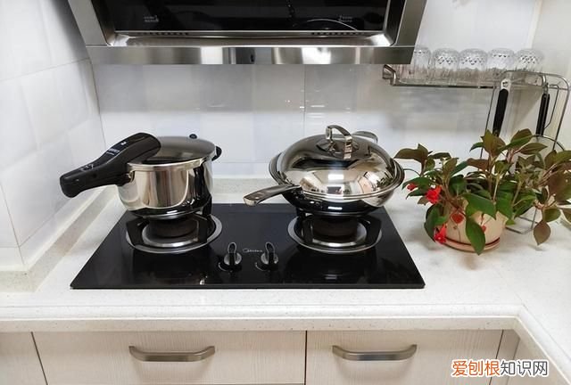 燃?xì)庠钭筮厸]有火右邊火小 燃?xì)庠钚』痤^是不是都在左側(cè)