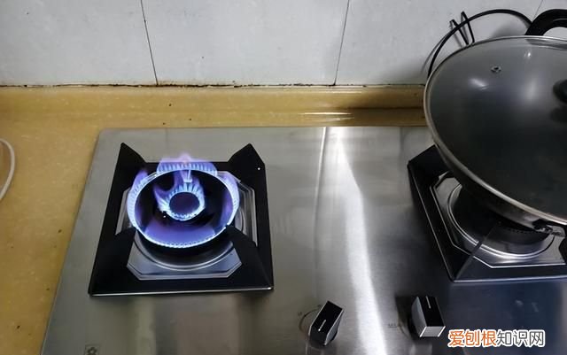 燃?xì)庠钭筮厸]有火右邊火小 燃?xì)庠钚』痤^是不是都在左側(cè)