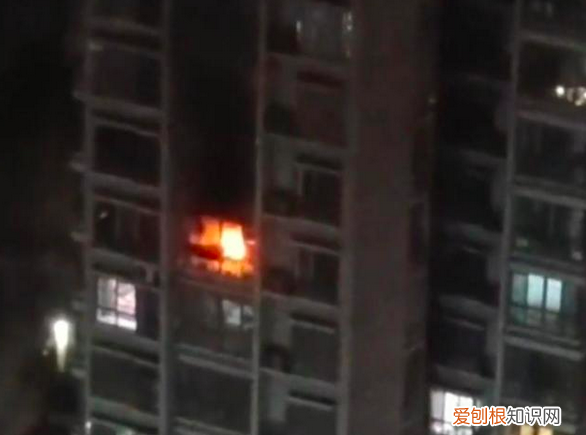 西安消防辟謠：不是網(wǎng)傳保安不開門致翻墻救火，而是為了節(jié)省時間