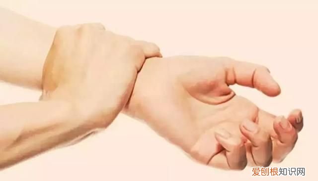 做了幾個(gè)抬腿運(yùn)動大腿前面困疼 每天抬腿15分鐘疏通氣血