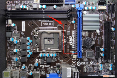 電腦內(nèi)存卡怎么裝