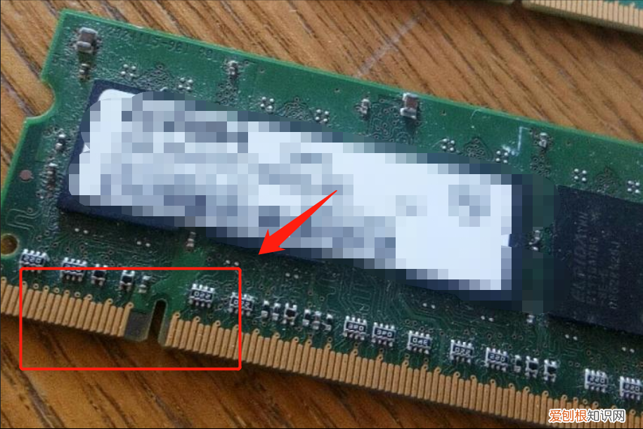 電腦內(nèi)存卡怎么裝