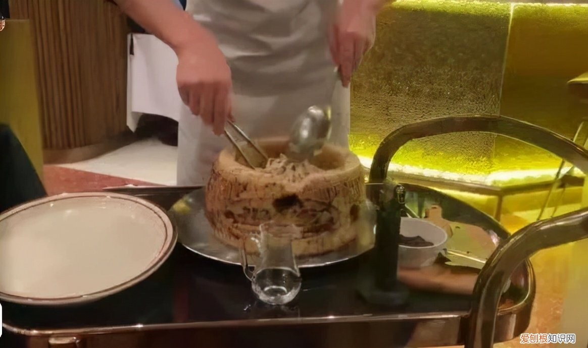 餐厅使用被咬过奶酪盘被立案调查,简直太yue了!