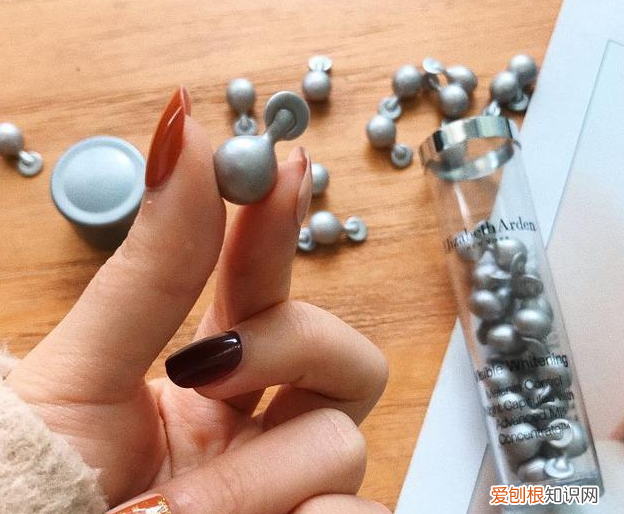 伊丽莎白雅顿白手套胶囊怎么样