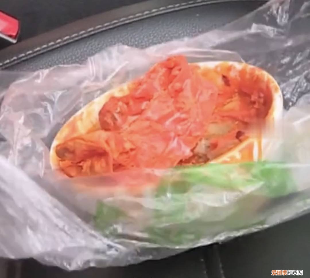 四川乐山警方通报男子火锅里吃出避孕套,老板当场煮避孕套”做实验“