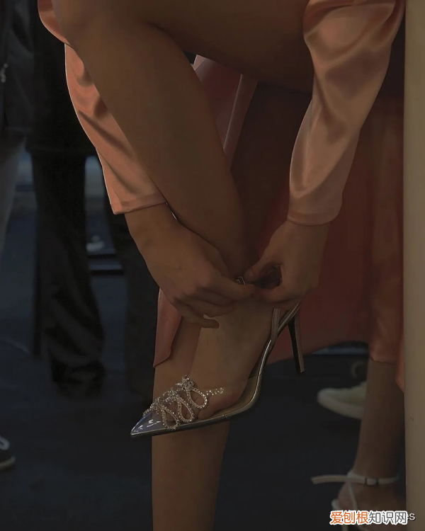 什么品牌的女凉鞋好