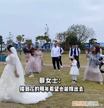 广东茂名新娘扔捧花瞬间6位伴娘都避开