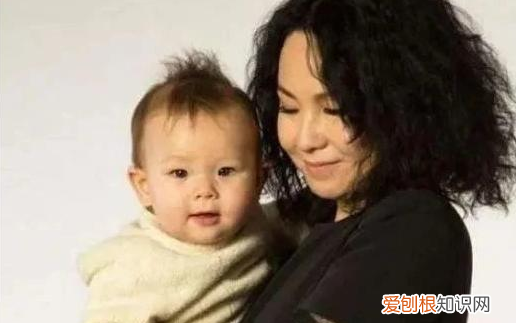 罗琦的眼睛怎么了