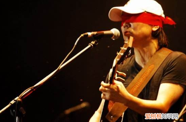 罗琦的眼睛怎么了