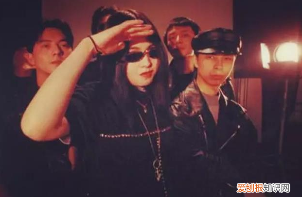 罗琦的眼睛怎么了