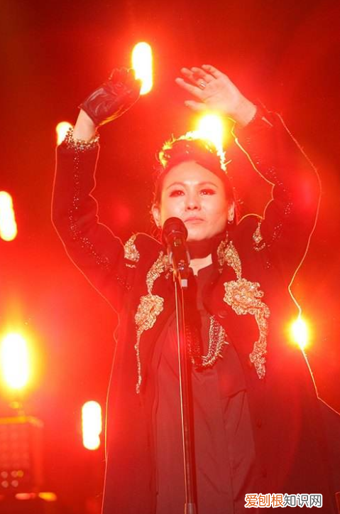 罗琦的眼睛怎么了