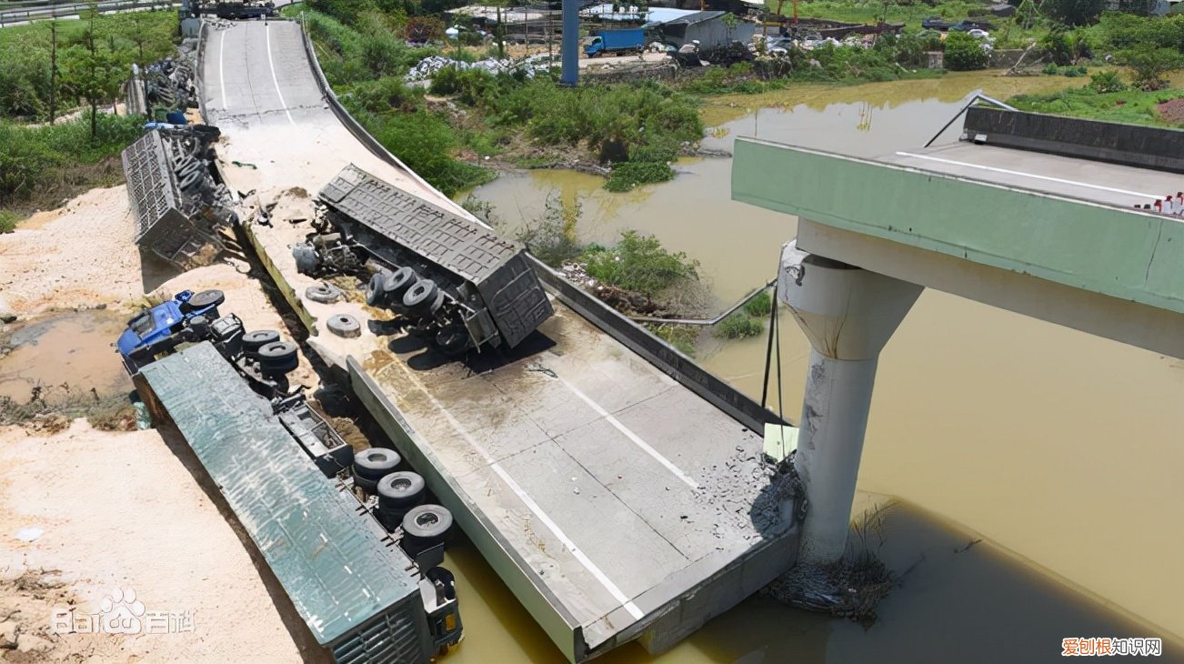 专家谈高速桥侧翻:设计存安全风险，此前已发生多起事故