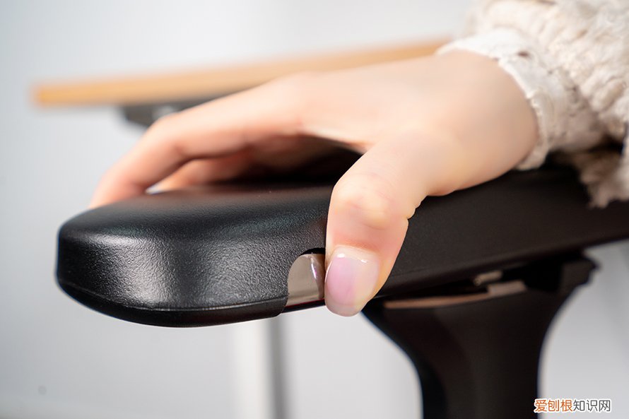 迪锐克斯模块化电竞椅评测