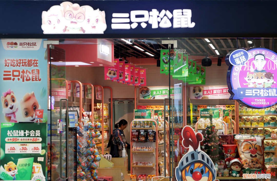 小伙拆三只松鼠快递箱发现一只仓鼠