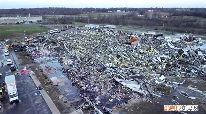 美国30个龙卷风灾害已造成超百人死亡