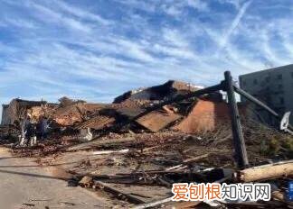美国30个龙卷风灾害已造成超百人死亡