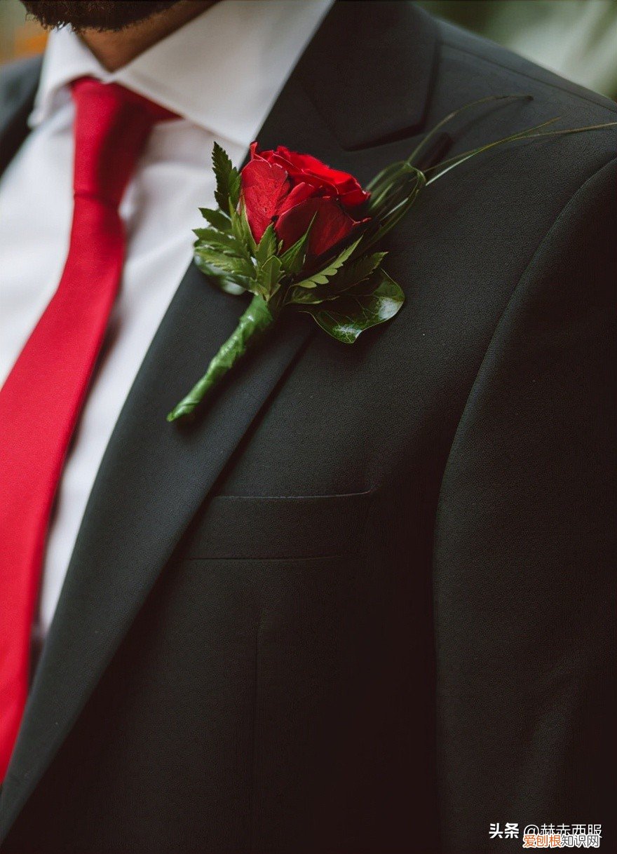 西装礼仪扣子怎么扣