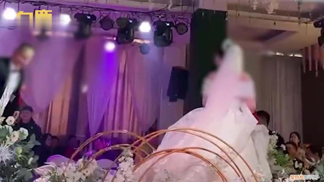 “婚闹”,“恶俗” ,新郎结婚走红毯被朋友往衣领灌酒