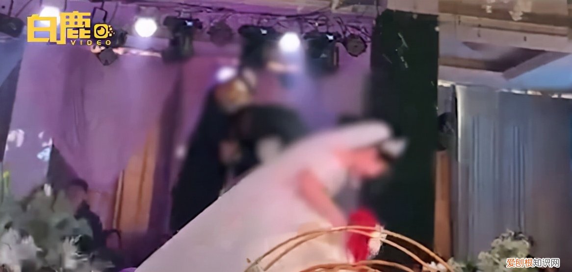 “婚闹”,“恶俗” ,新郎结婚走红毯被朋友往衣领灌酒