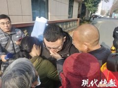 连云港市丢失了27年的男孩回来了，民警抑制不住放声大哭