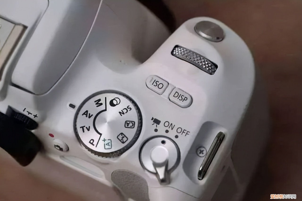 佳能200d一代和二代区别对比哪个好怎么样？