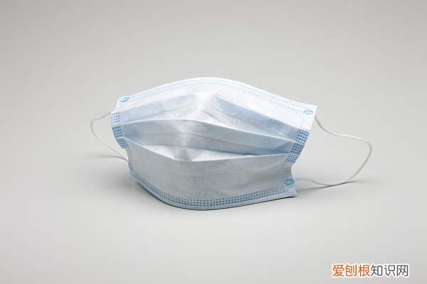 专家:戴口罩前甩一甩没有太大必要