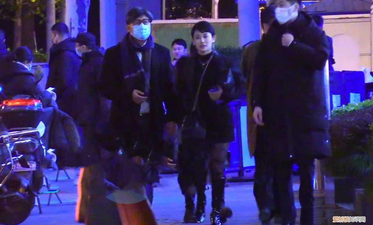 李湘同神秘男子开车出行发生剐蹭,瞬间引发网友热议