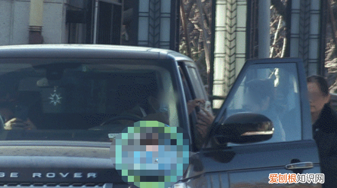 李湘同神秘男子开车出行发生剐蹭,瞬间引发网友热议
