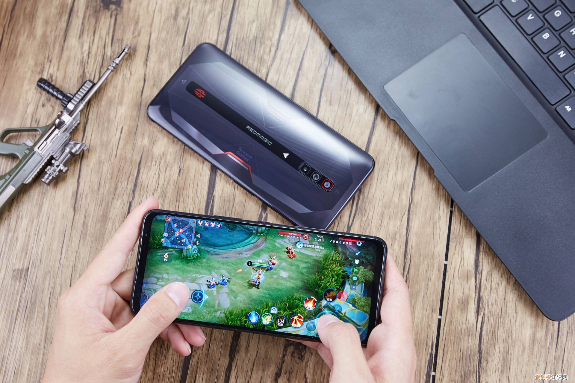 ROG5和红魔6游戏手机对比哪个好更值得买?
