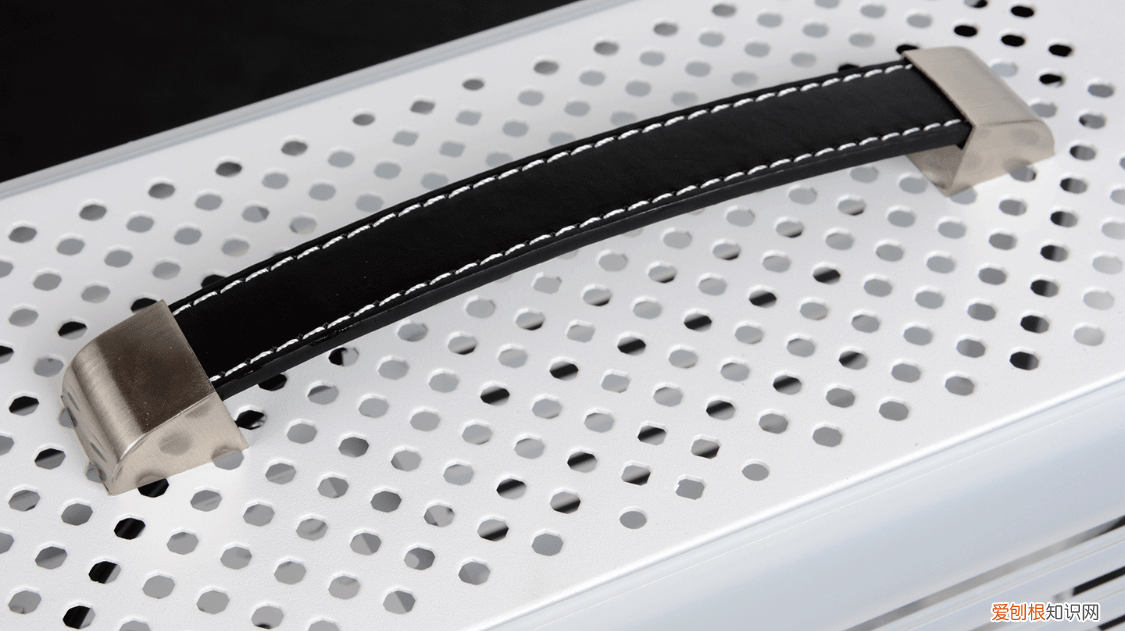 超频三蜂鸟i100 ITX机箱开箱装机测评，支持什么样的主板？