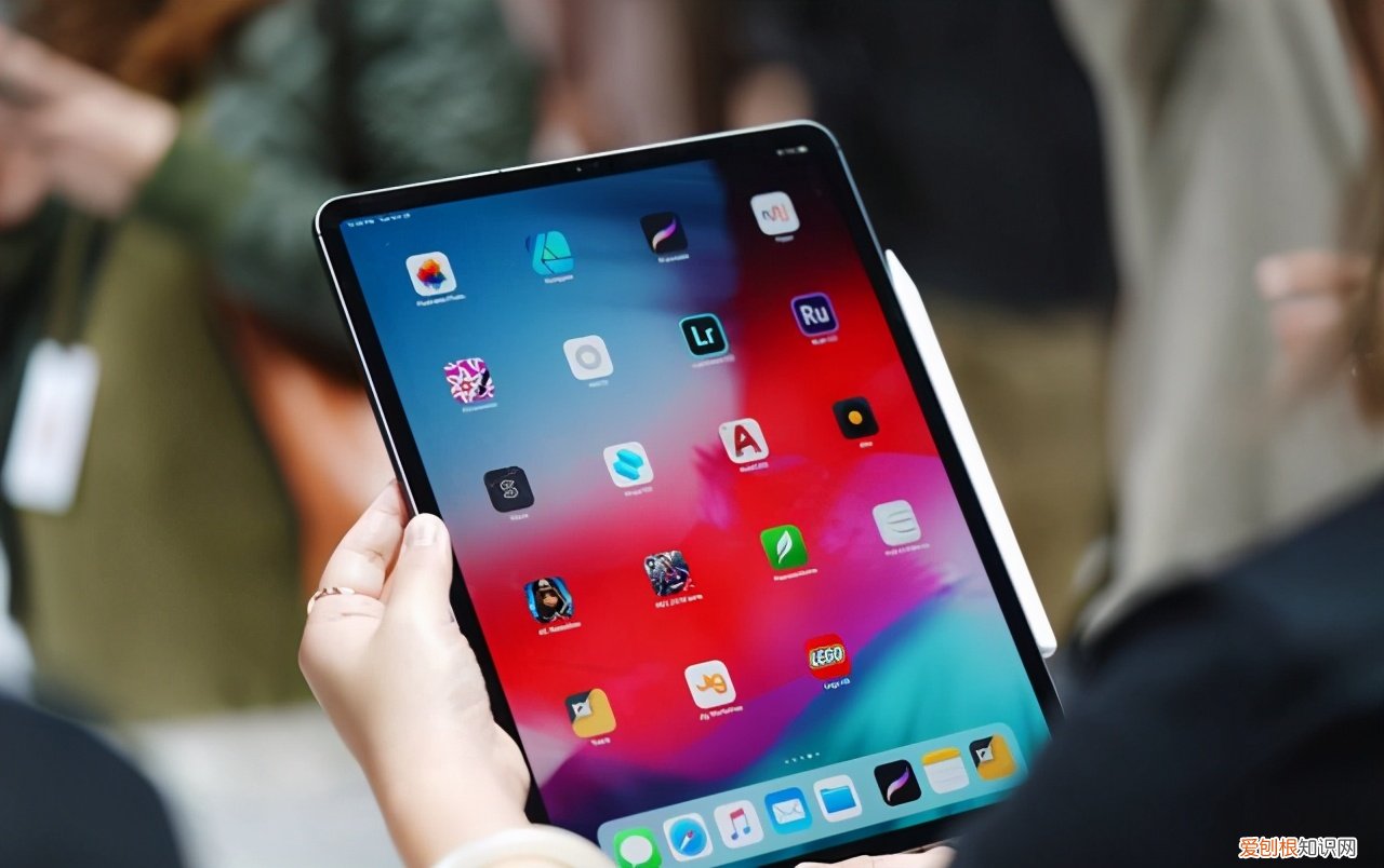 ipad怎么分屏一半一半两个应用？