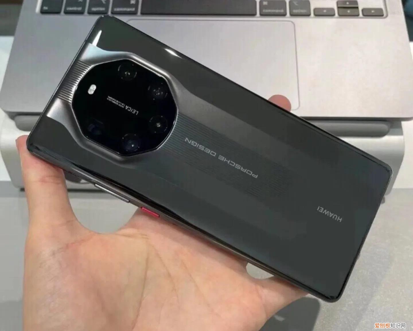 华为mate40保时捷参数配置详细解析,入手评测:为什么那么贵?理由原来这么简单