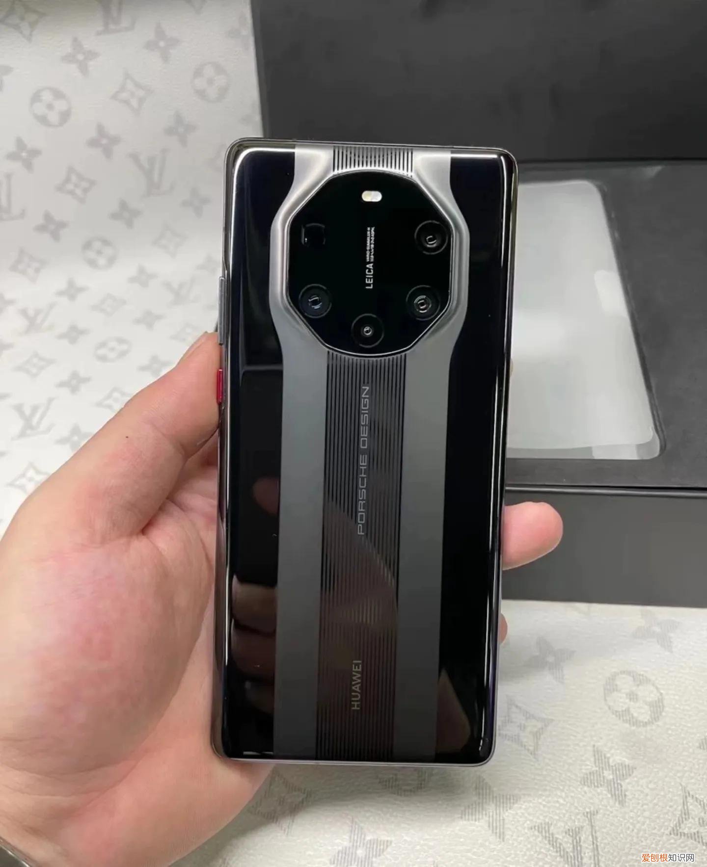 华为mate40保时捷参数配置详细解析,入手评测:为什么那么贵?理由原来这么简单