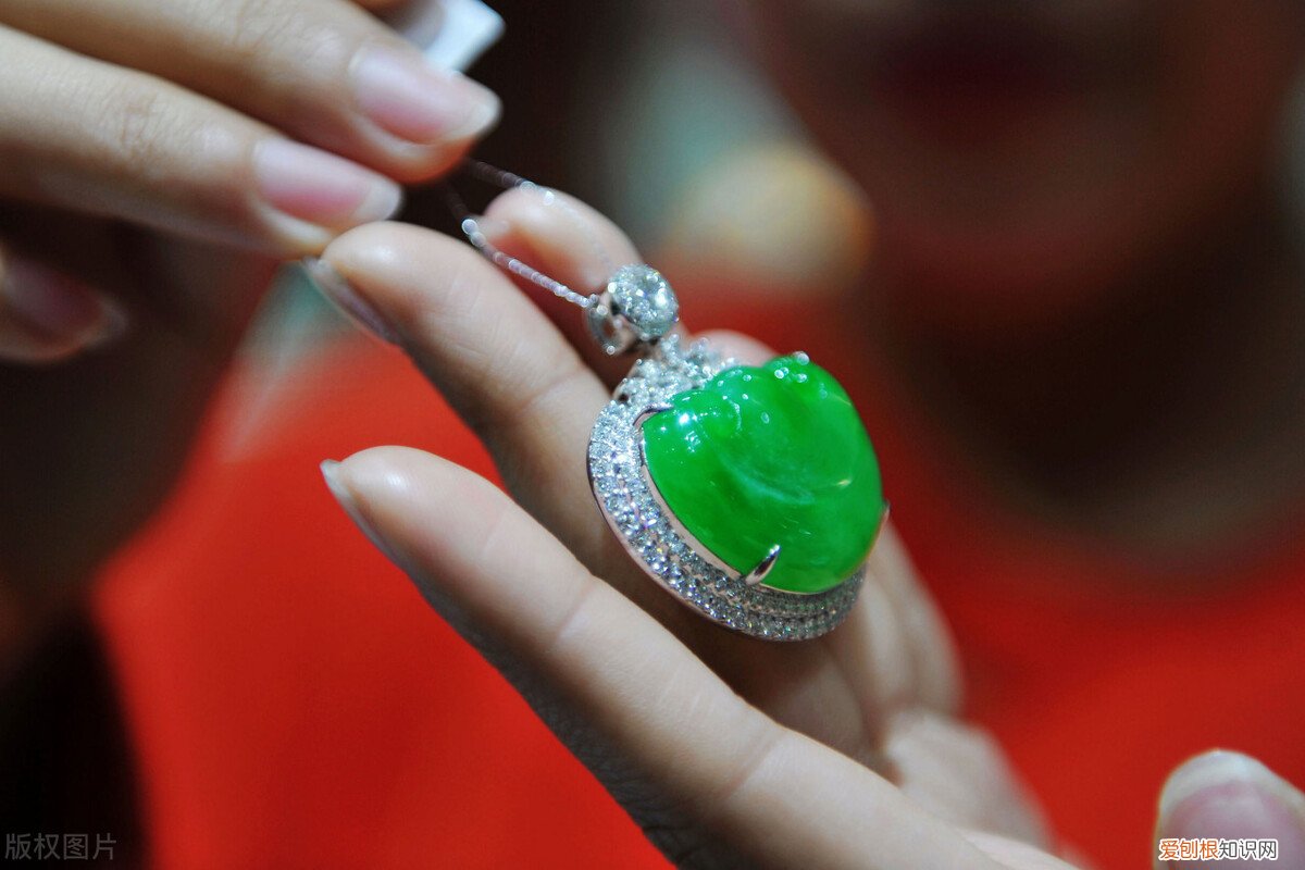 送母亲的生日礼物什么比较好？盘点适合送给妈妈的礼物，超级实用！