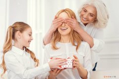 送母亲的生日礼物什么比较好？盘点适合送给妈妈的礼物，超级实用！