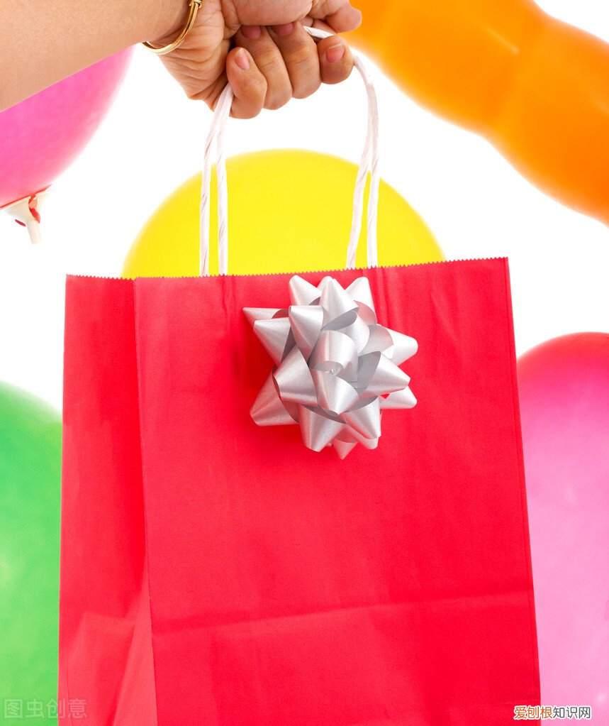 送母亲的生日礼物什么比较好？盘点适合送给妈妈的礼物，超级实用！